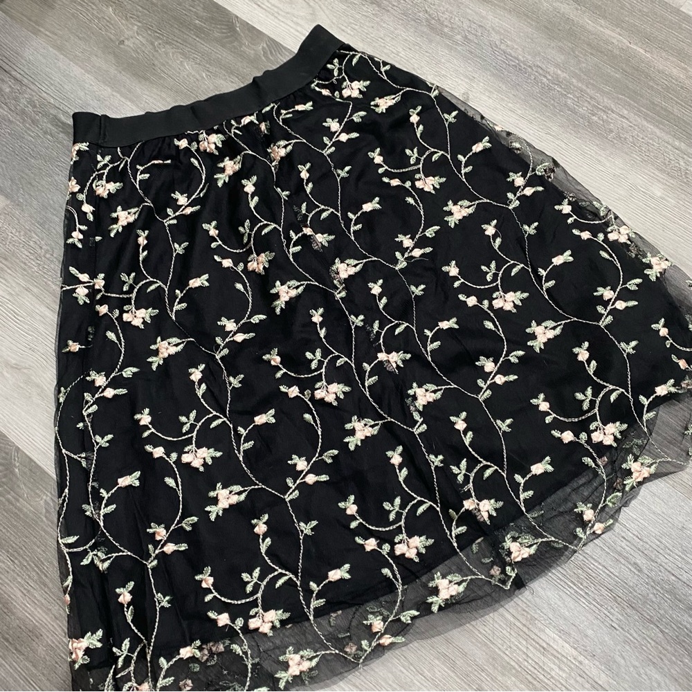 662 Modern Attraction Black Floral Embroidered Mesh Skirt Size Small boho - Picture 7 of 7